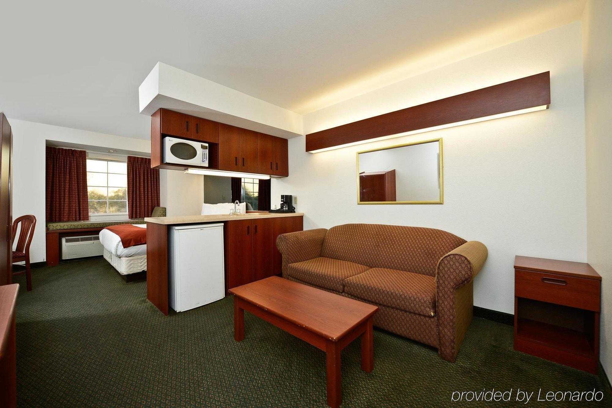 Americas Best Value Inn Lake Charles Interstate 210 Exterior photo