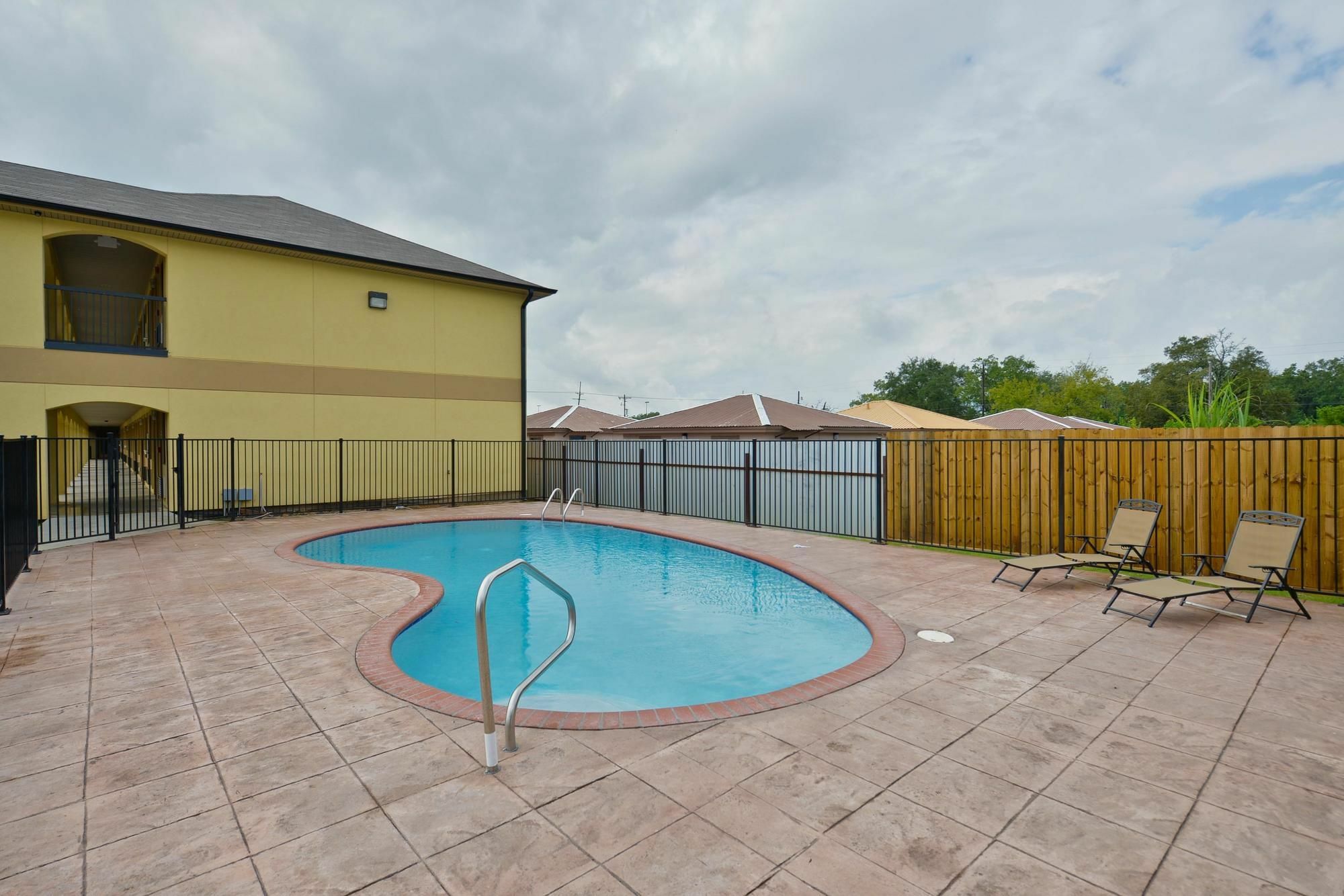 Americas Best Value Inn Lake Charles Interstate 210 Facilities photo