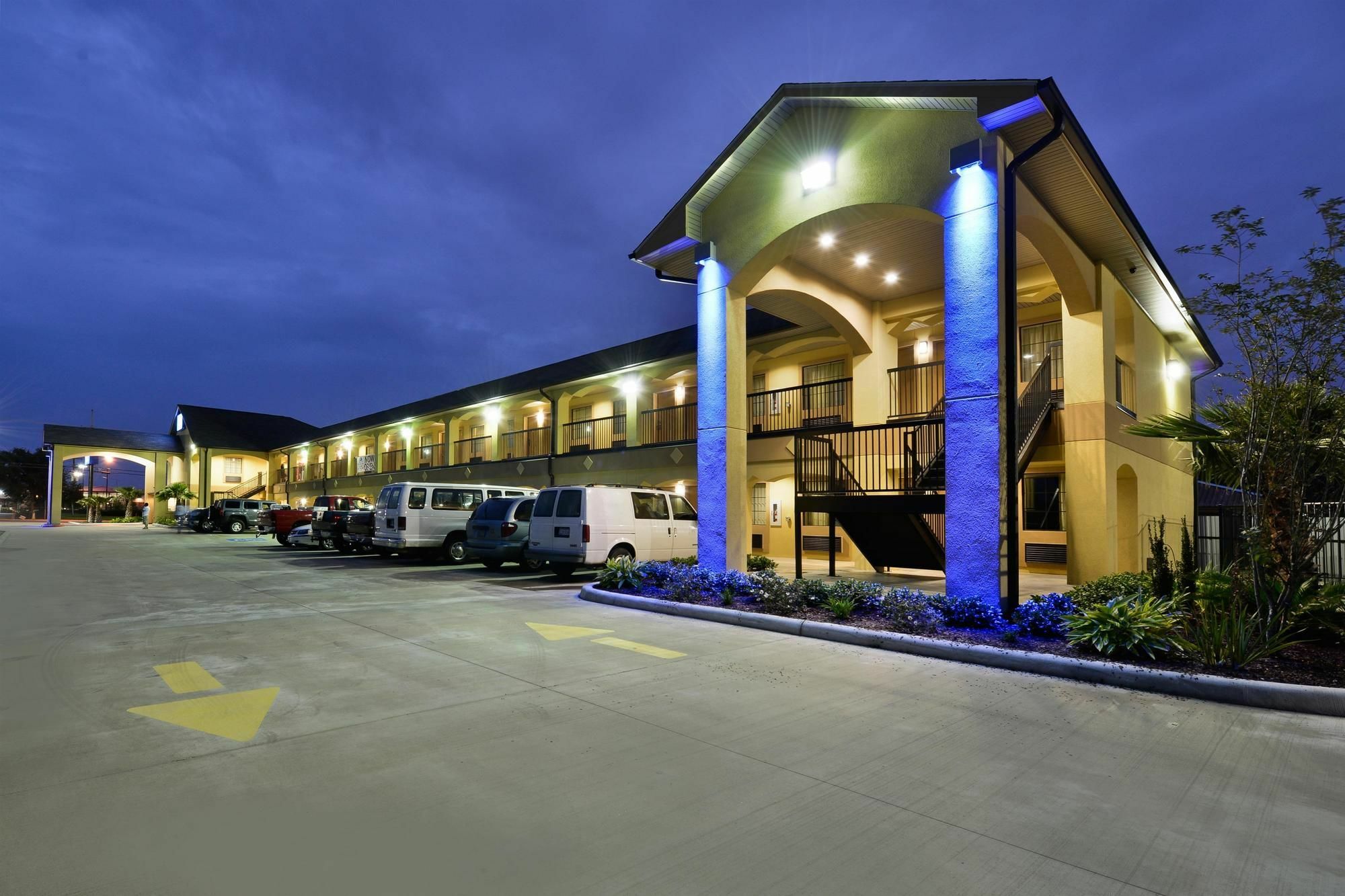 Americas Best Value Inn Lake Charles Interstate 210 Exterior photo