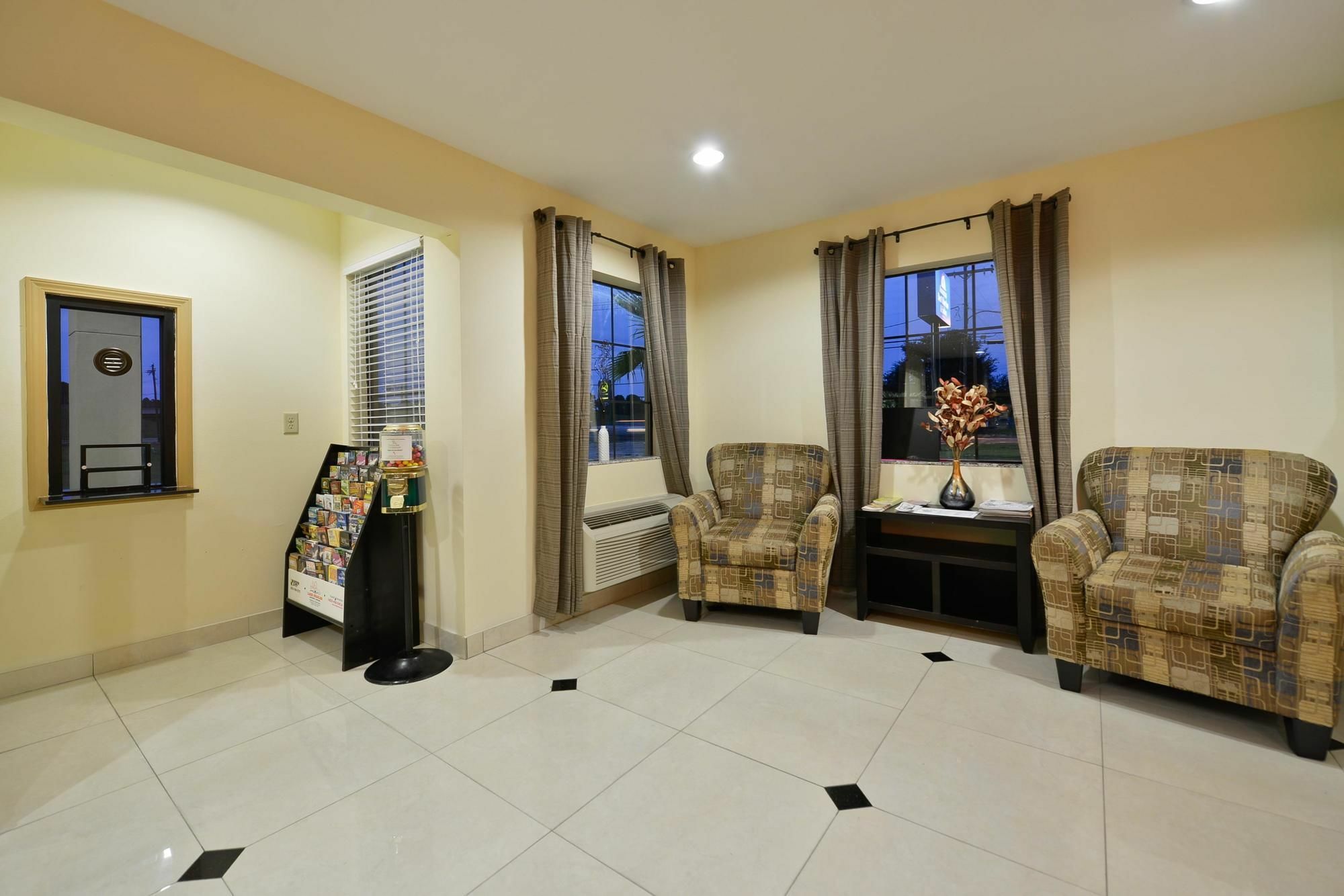 Americas Best Value Inn Lake Charles Interstate 210 Interior photo